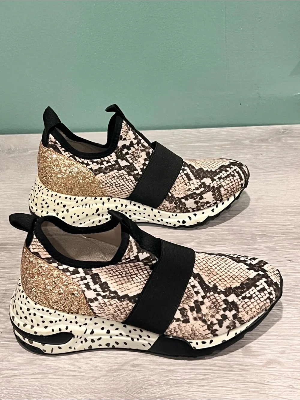 Steve Madden Multi Print Gold Sparkle Slip On Sneakers Women’s Size 5.5